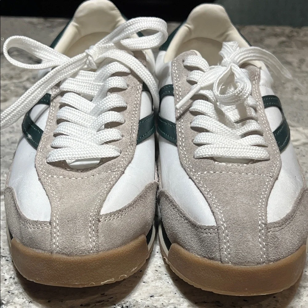 NWOB Tretorn Swedish White and Green Women's Sneakers Size 6.5